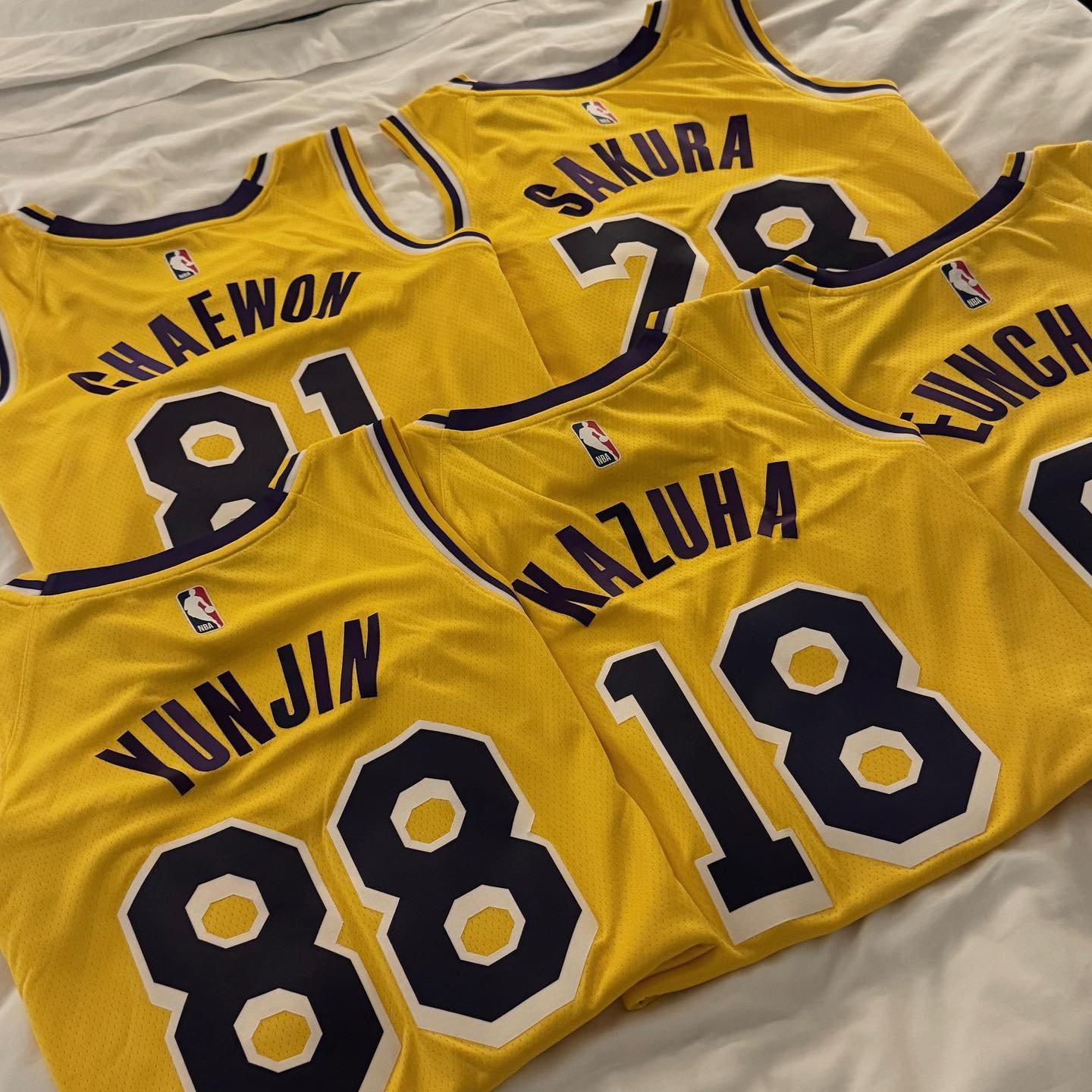 最安値Le Sserafimユニフォーム “EUNCHAE 01 Le Sserafim Basketball Jersey // Purple | IDOL LOOKBOOK